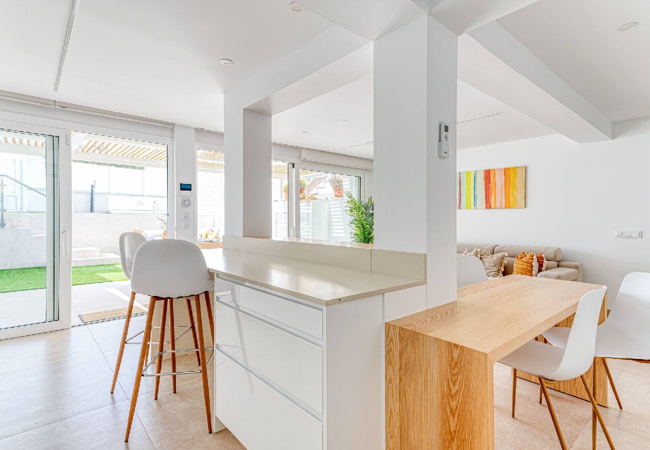 Villa in San Bartolomé de Tirajana - Sunset Dream Villa - 50m from San Agustín Beach